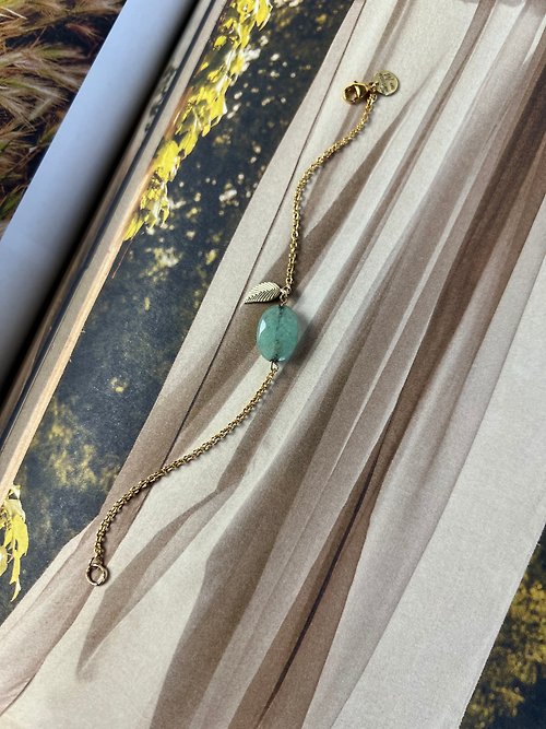 BOITE LAQUE Vintage Green Oval Crystal Leaf Gold Charm Bracelet