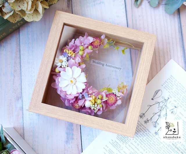 Glass frame with natural preserved & dried flowers in green with logo /  opening - Shop ohanabako Dried Flowers & Bouquets - Pinkoi