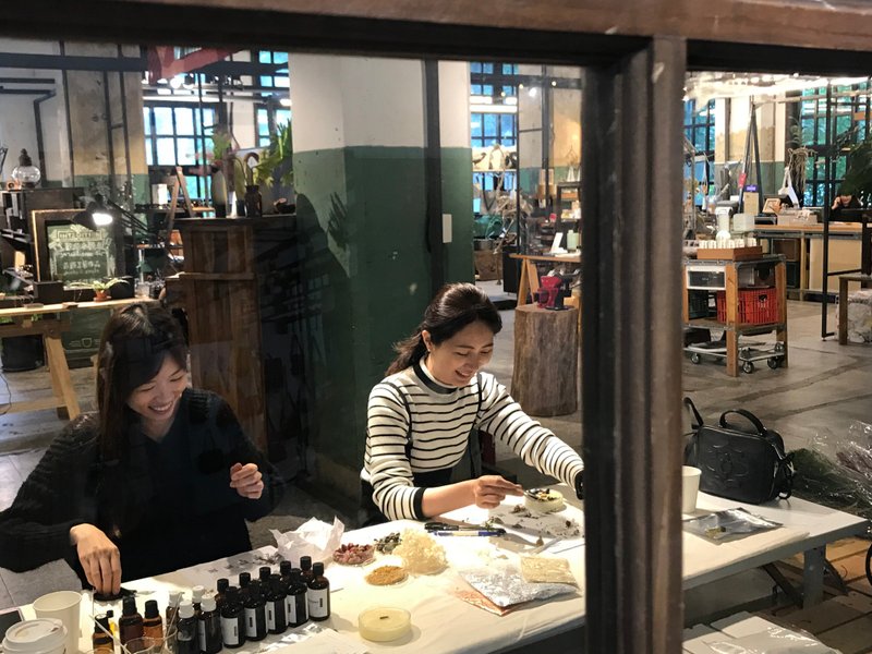 天然花藝精油蠟燭手作課程【 2 人成團】 - 蠟燭/香氛/調香 - 蠟 