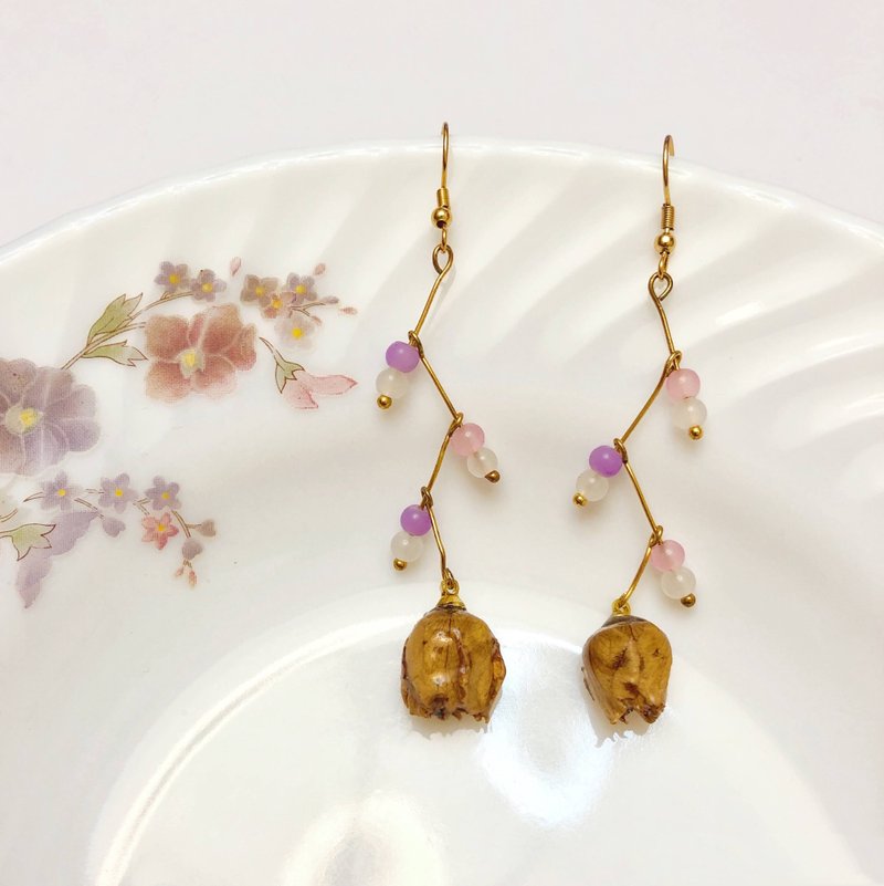 迷你玫瑰垂墜耳環 耳夾 原創 手作 乾燥花 日本樹脂 日系 垂墜 - 耳環/耳夾/耳骨夾 - 植物．花 卡其色