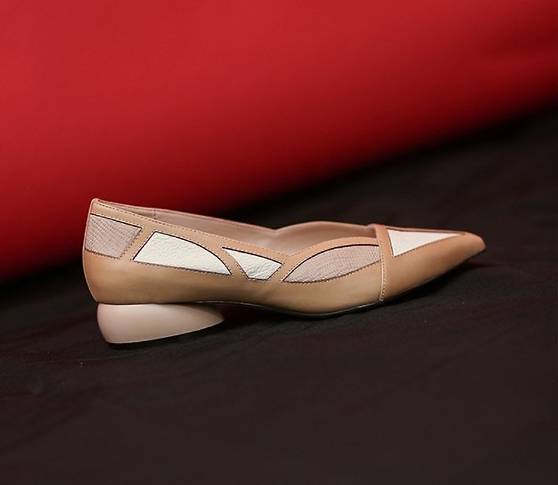 Broken geometric section oval with leather pointed shoes almond white - รองเท้าบูทยาวผู้หญิง - หนังแท้ สีกากี