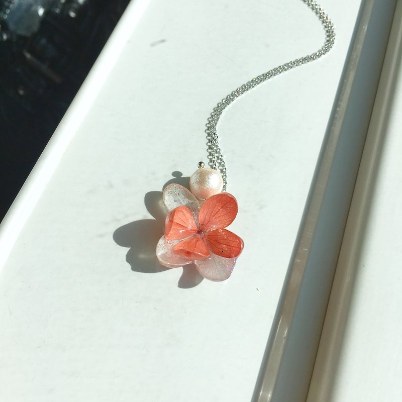 3Dプリザーブドフラワー不死化タイル赤アジサイシルバーネックレス - ネックレス - 寄せ植え・花 オレンジ