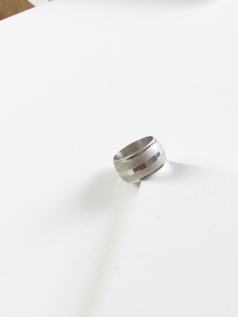 Vintage Striped Silver Band Ring - 戒指 - 純銀 銀色