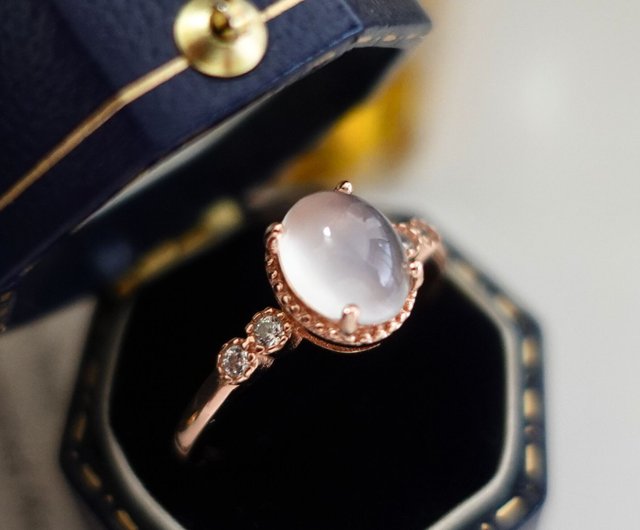 Cat's eye store moonstone ring