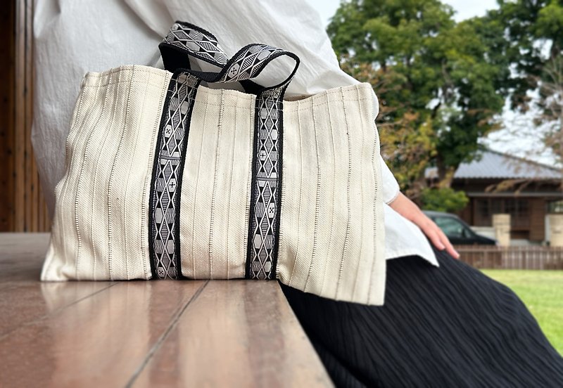 vecik pattern life x textured flat bag - Handbags & Totes - Cotton & Hemp Black