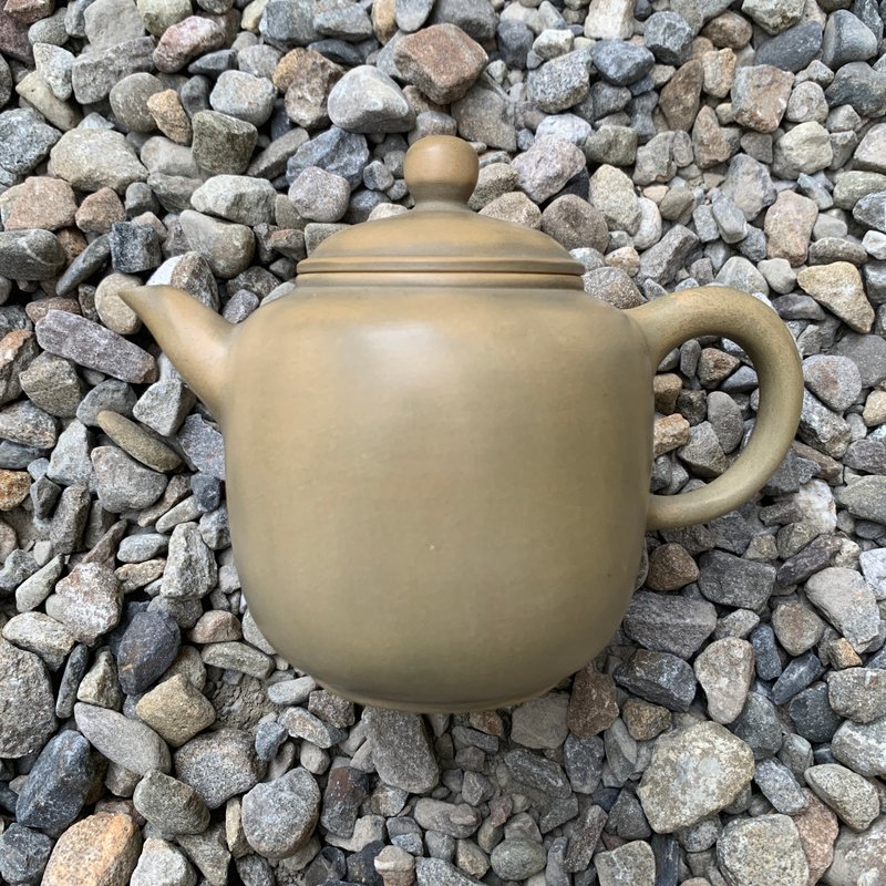 台灣【段泥窯變】手拉坏段泥素面薄胎窯變壺1 - 茶壺/茶杯/茶具 - 陶 卡其色