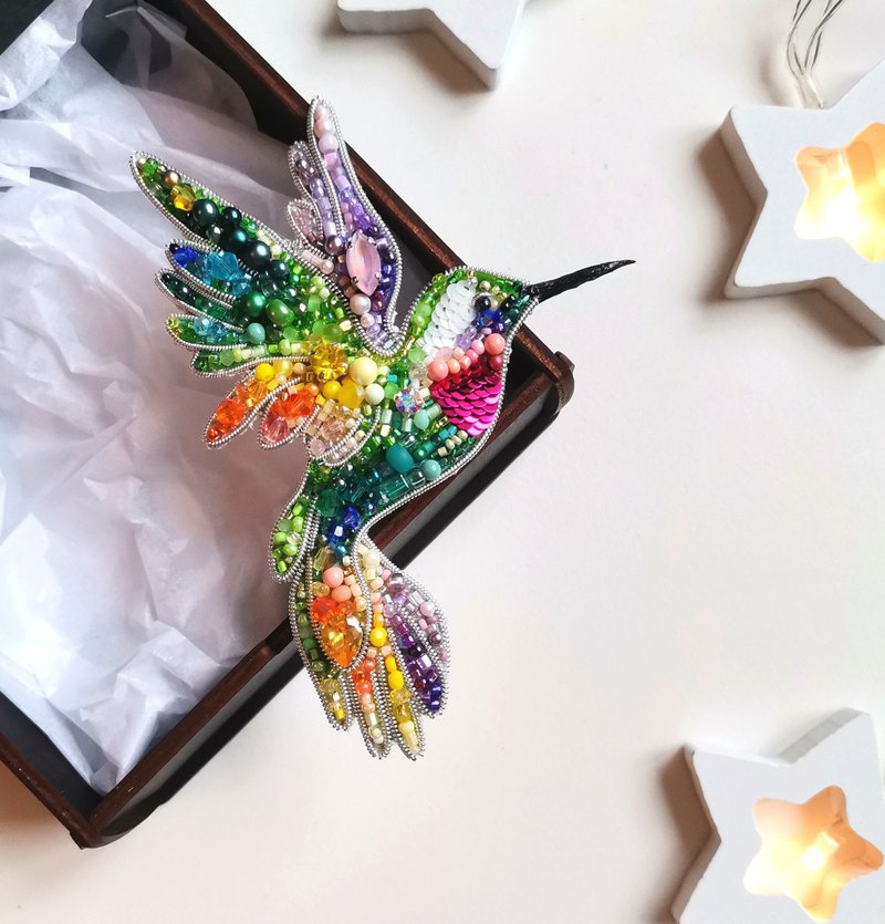 蜂鳥胸針 Hummingbird jewelry brooch beaded - Brooches - Other Materials Multicolor