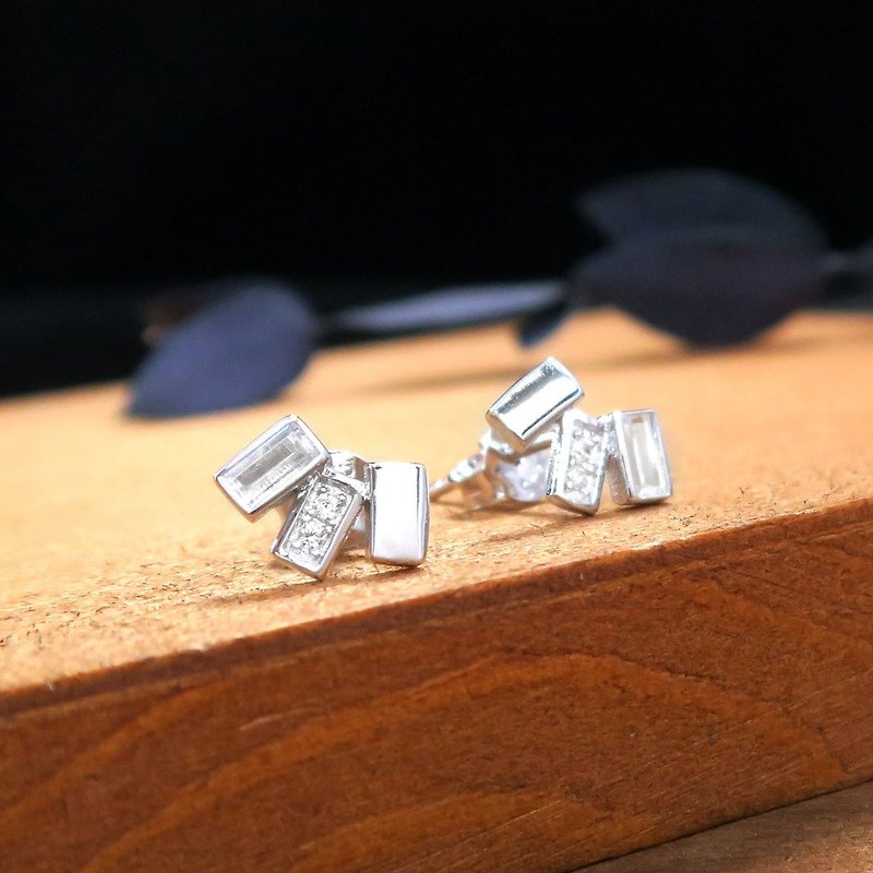 Trio Zircon Silver Earrings (White K Gold) - ต่างหู - เงินแท้ สีเงิน
