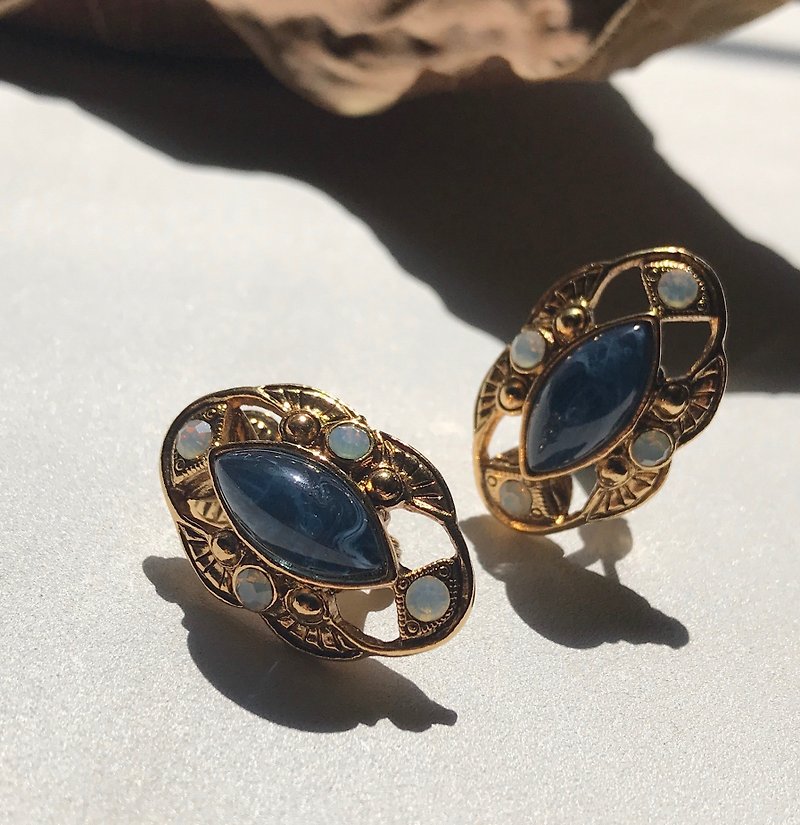 Early clip earrings / elegant gemstones - ต่างหู - วัสดุอื่นๆ สีทอง