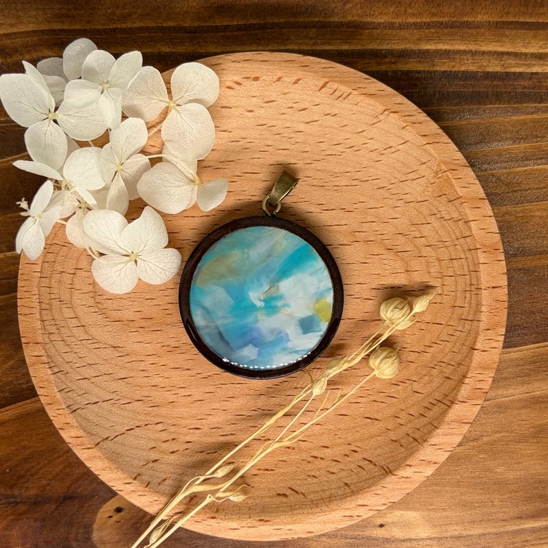 Recycled Bottle Cap Pendant Necklace - Blue White Gold Swirl NP012 - สร้อยคอ - วัสดุอีโค 