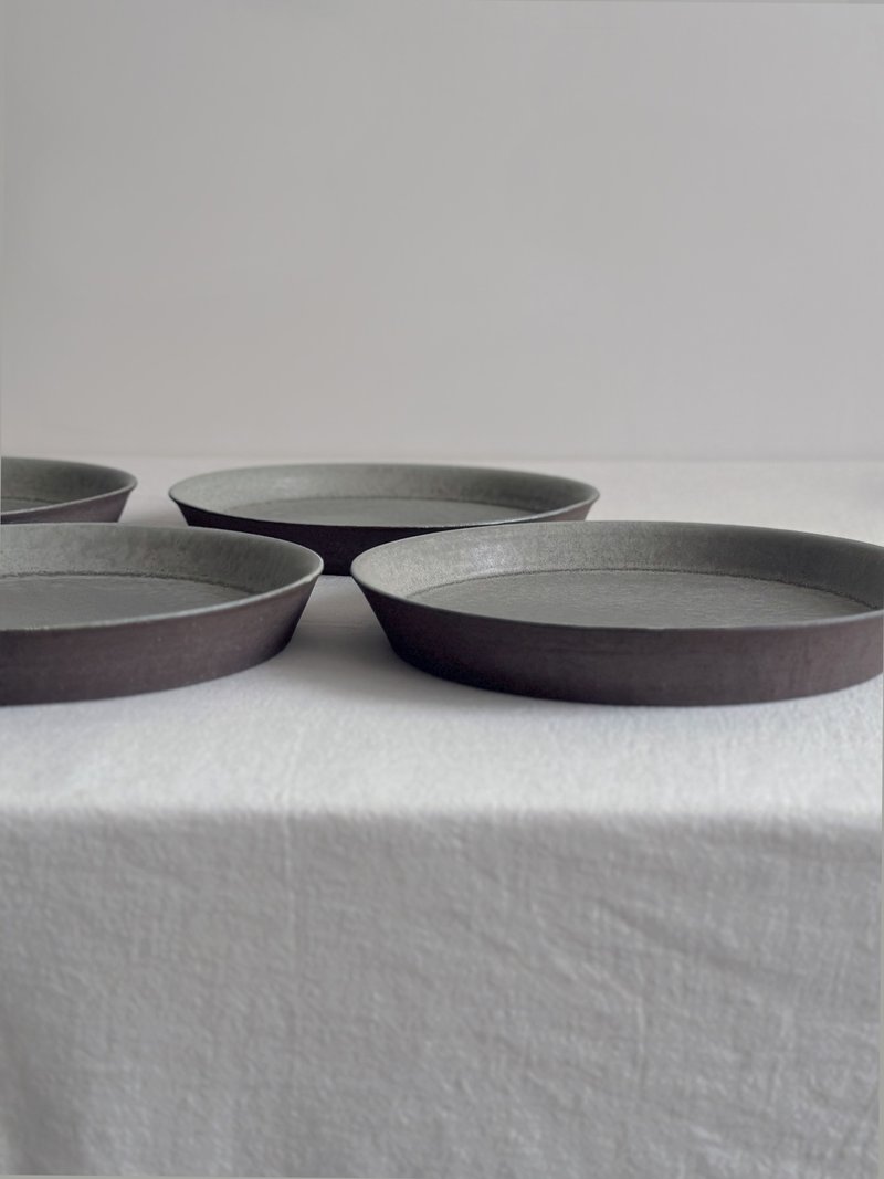 霧灰 黒土 六寸浅皿 - 皿・プレート - 陶器 