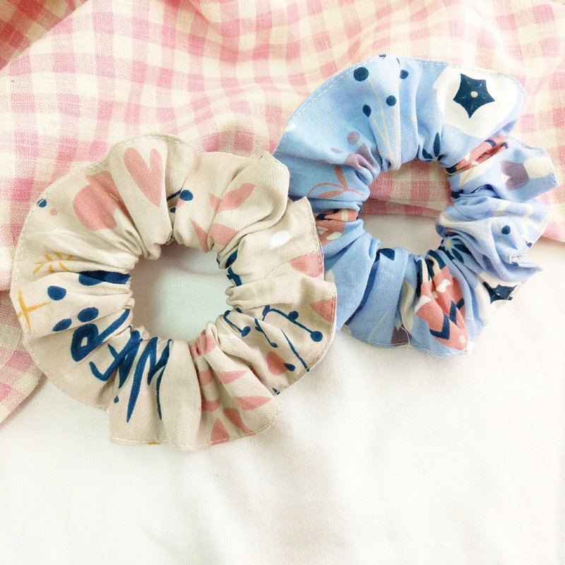 Winter Garden - Available in 2 colors. Handmade Donut Hair Bundle Scrunchie - เครื่องประดับผม - ผ้าฝ้าย/ผ้าลินิน สีน้ำเงิน