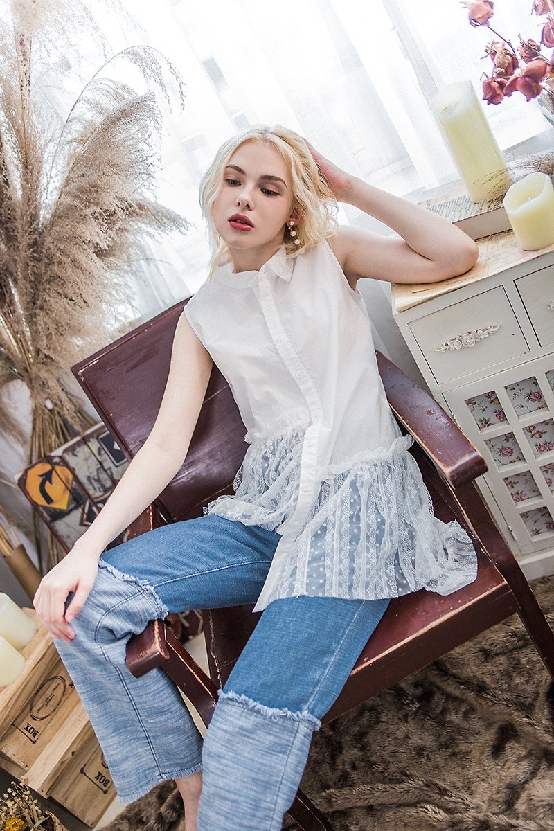 sleeveless cotton patchwork lace blouse and asymmetrical design - เสื้อเชิ้ตผู้หญิง - ผ้าฝ้าย/ผ้าลินิน ขาว