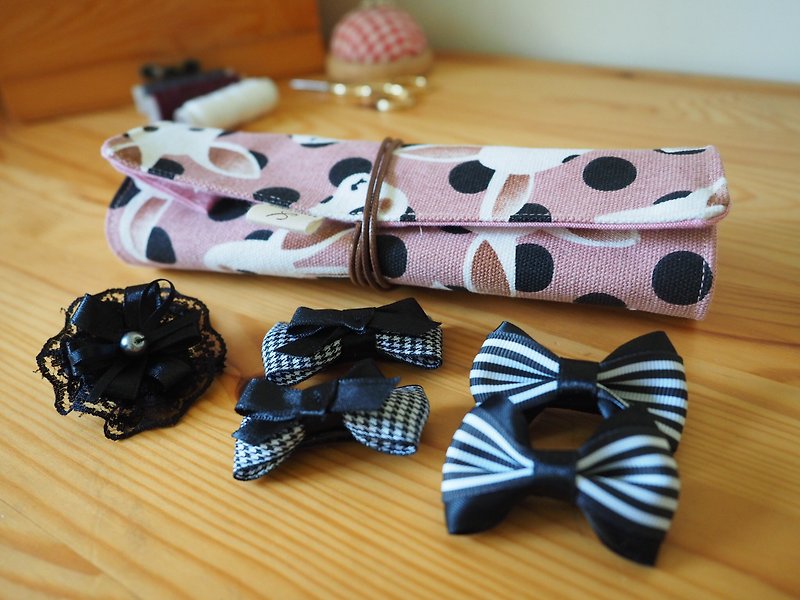 手作り黒と白のヘアアクセサリーピンクのバニーの収納袋セット（ヘアピン/ヘアリング/ブローチ） - ベビー用小物 - シルク・絹 ピンク