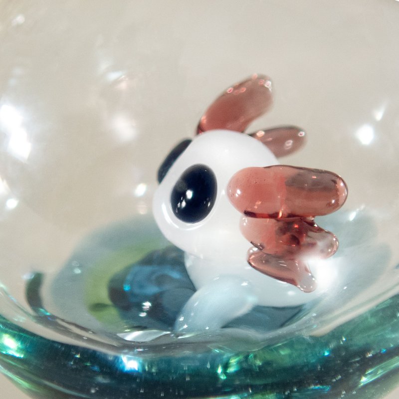 Axolotl necklace • Water Dragon lover blown glass art jewelry gift - 項鍊 - 玻璃 白色