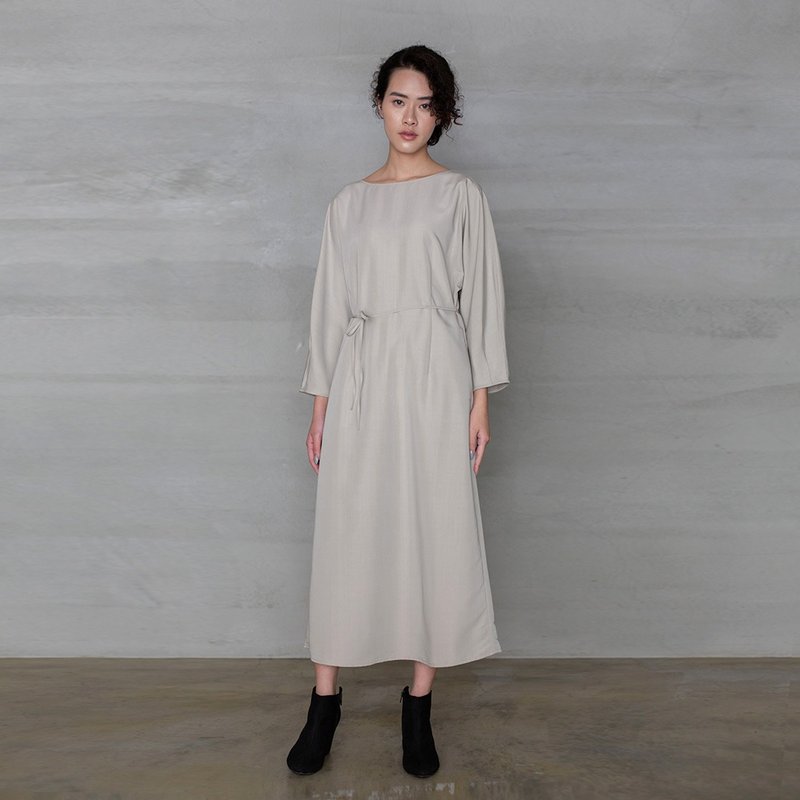 Tender Soul Curved Sleeve Dress - ชุดเดรส - ไฟเบอร์อื่นๆ หลากหลายสี