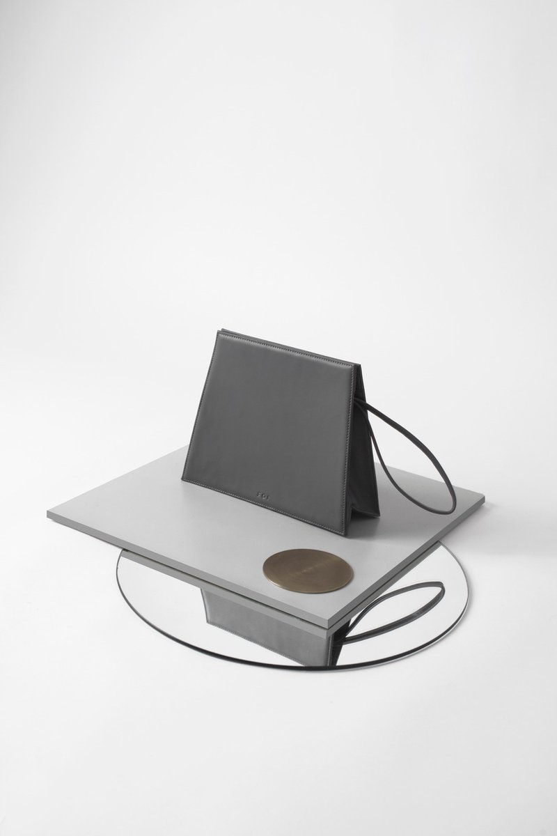 Karpa Clutch in Grey - minimalist structured leather clutch - 其他 - 真皮 灰色