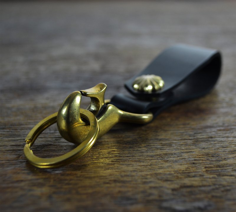 【客製化禮物】義大利協會認証植鞣革黑色手作騎士風復古黃銅鑰匙 - 鑰匙圈/鎖匙扣 - 真皮 黑色