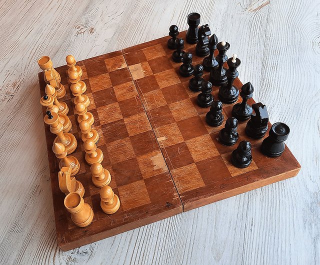 ソビエトの小さな木製チェス セット 1960 年代 - 古いヴィンテージの