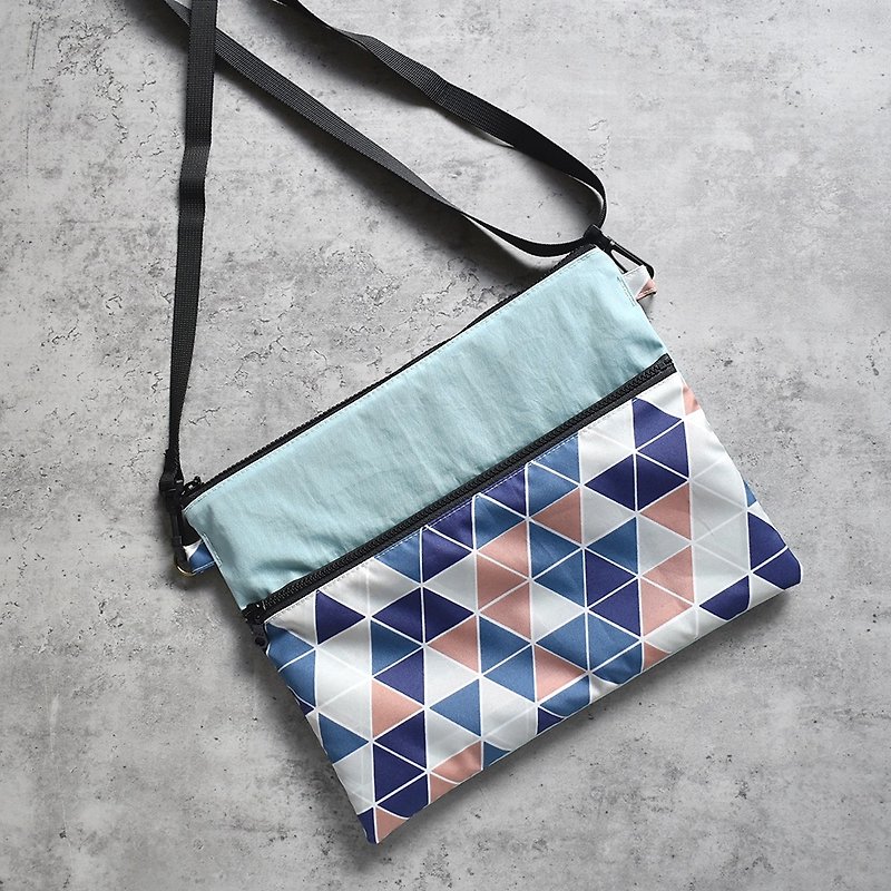Travel waterproof crossbody bag_Triangle grid_Light blue bottom - Messenger Bags & Sling Bags - Nylon Blue
