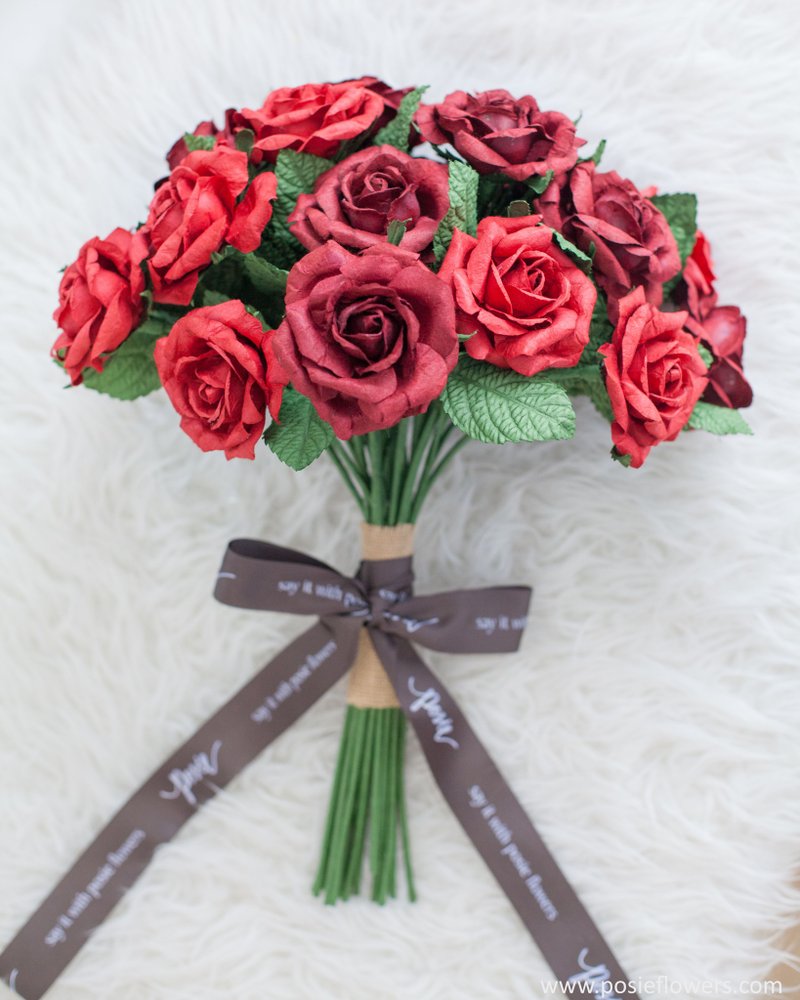 RED GRANDI ROSE Large Bouquet Valentine's Gift | Paper Flower Bridal Bouquet - งานไม้/ไม้ไผ่/ตัดกระดาษ - กระดาษ สีแดง