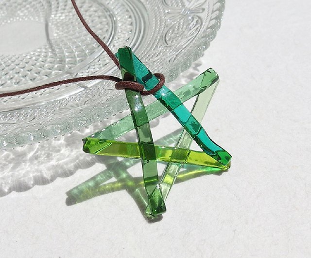 Glass feather (wing [blue green]) necklace [string color and length can be  chosen] [made to order] - Shop Happy Glass Caprice Necklaces - Pinkoi
