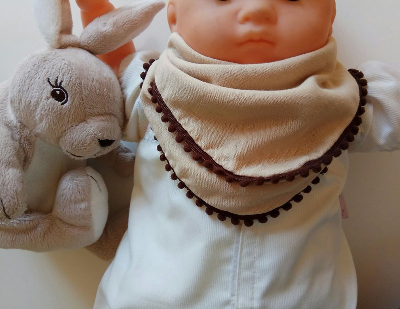 Small cotton ball baby scarf bib saliva scarf - ผ้ากันเปื้อน - ผ้าฝ้าย/ผ้าลินิน สีกากี