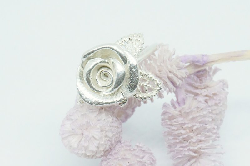 :: Sussurro hand. :: Rose lace trim ring --925 silver / Handmade rose / limited edition - แหวนทั่วไป - โลหะ สีเงิน