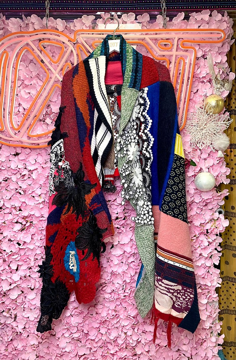 OTT only one piece • Super heavy industrial ethnic style hand crocheted flower embroidery lace shawl neck scarf - ผ้าพันคอถัก - ขนแกะ หลากหลายสี