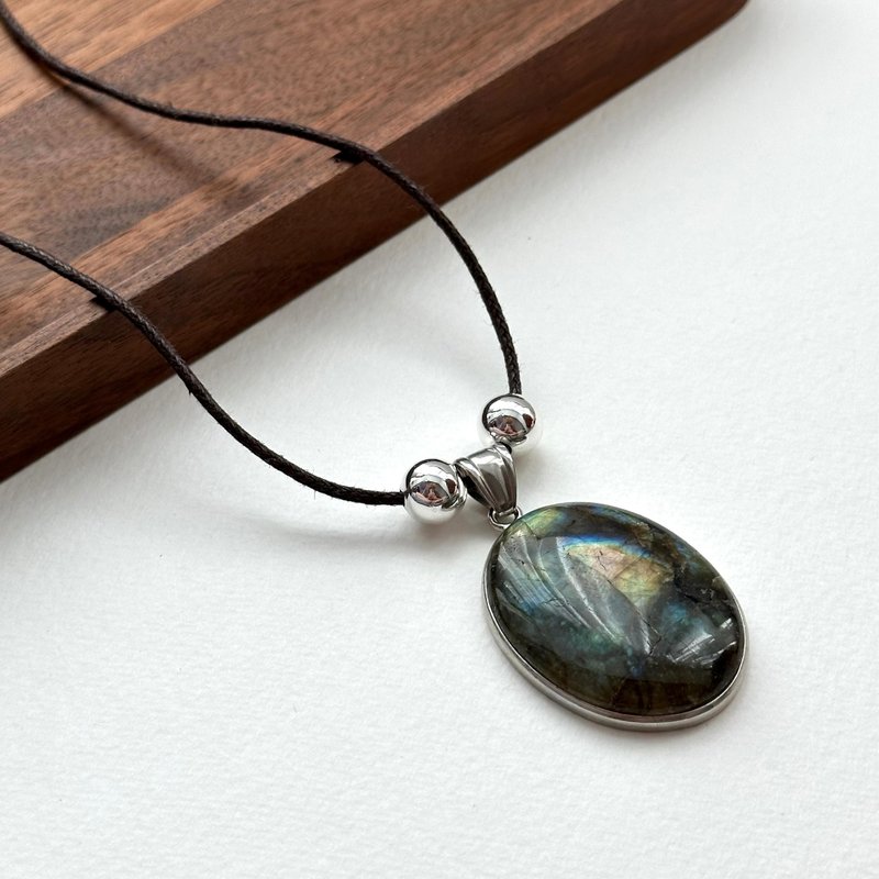 [Guard Love] Labradorite Retro Oval Silver-plated Rope Necklace Improves Sleep Quality and Improves Insight and Creativity - Necklaces - Shell Multicolor