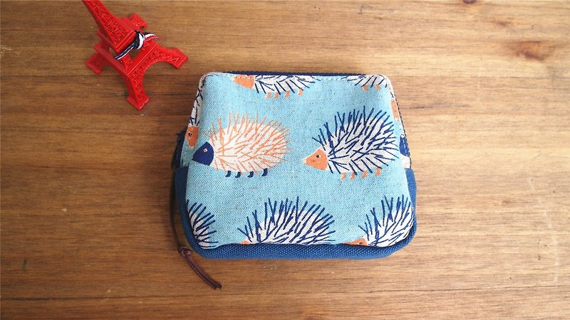 Handmade Handmade. Little hedgehog. Pocket bag - กระเป๋าเครื่องสำอาง - ผ้าฝ้าย/ผ้าลินิน สีน้ำเงิน
