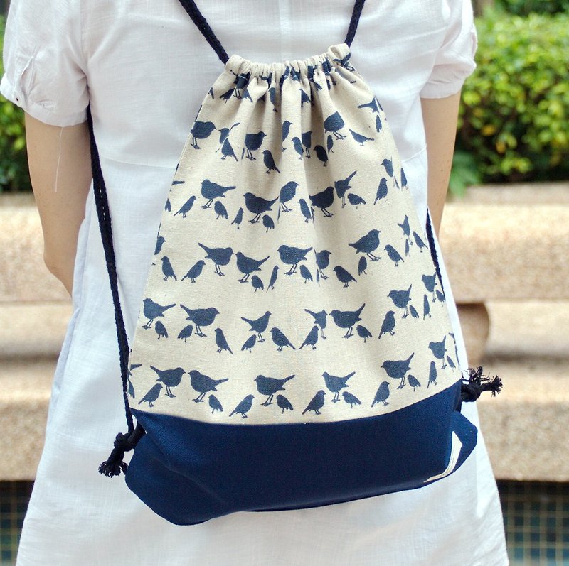 Drawstring backpack  Navy birds b - กระเป๋าหูรูด - กระดาษ สีน้ำเงิน