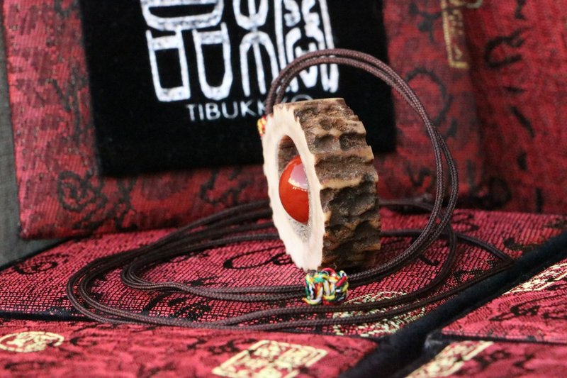 Fulu Lucky Wheel Pendant European Natural Falling Red Antler Pendant South Red Agate Antler Pendant - Necklaces - Semi-Precious Stones 