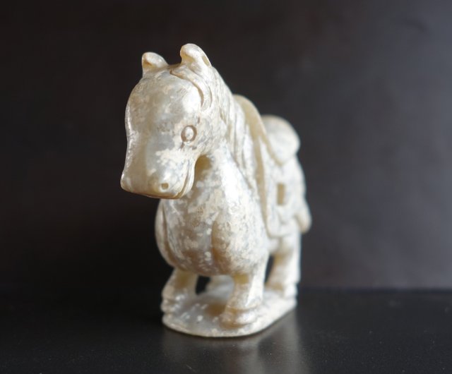 古代翡翠馬と白翡翠 81グラム古翡翠 古代翡翠とホータン翡翠