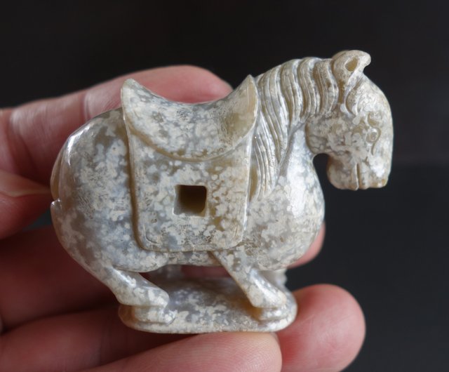 白玉 雕刻 翡翠 アンティーク 重さ約86g An exceptionally rare and large white jade 'chilong' disc