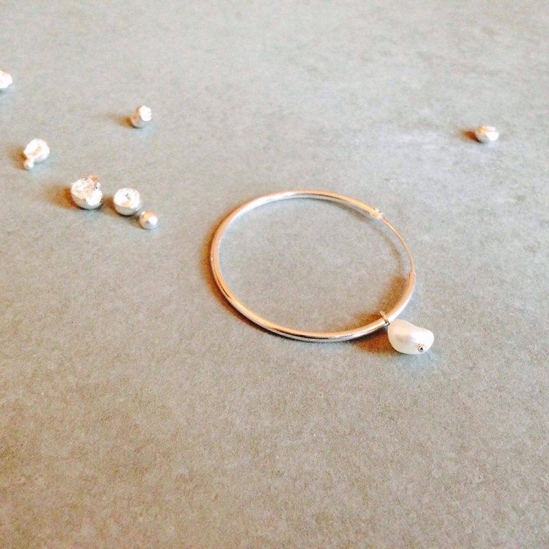 極簡主義 白色的溫柔 天然珍珠 925純銀耳環 單只販售 - 耳環/耳夾 - 寶石 銀色