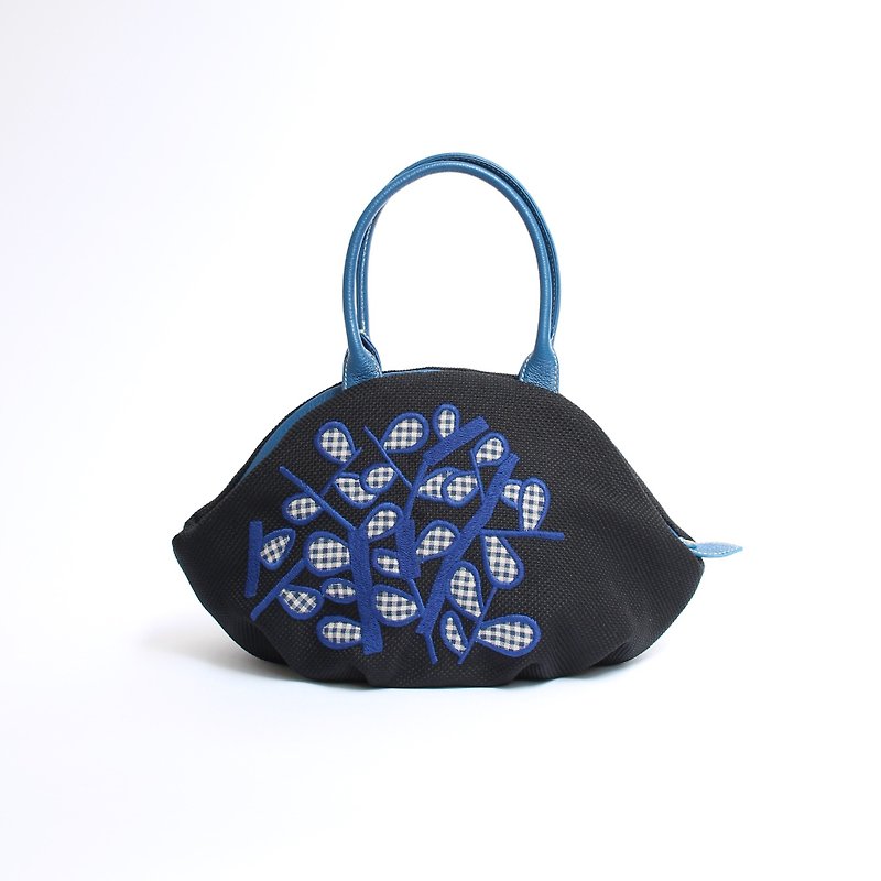 Embroidered sunbait embroidery · Almond bag - กระเป๋าถือ - เส้นใยสังเคราะห์ สีดำ