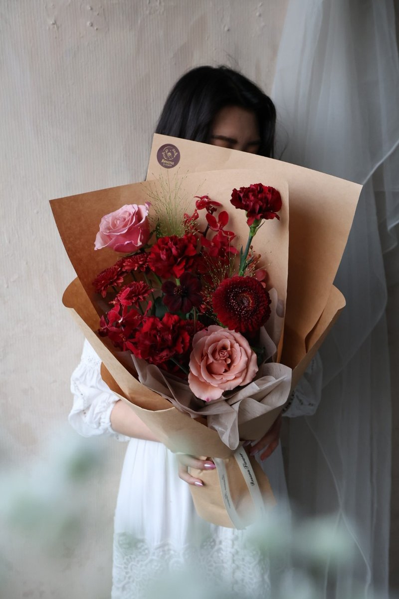 Deep red carnation roses bouquet 2025 Mother's Day - อื่นๆ - พืช/ดอกไม้ สีแดง