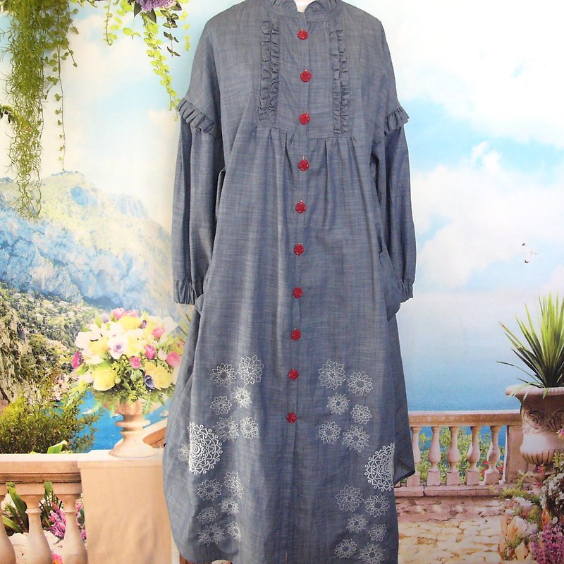 Slightly difficult - Loose-fitting dolman dress with doily embroidery - ชุดเดรส - ผ้าฝ้าย/ผ้าลินิน สีน้ำเงิน