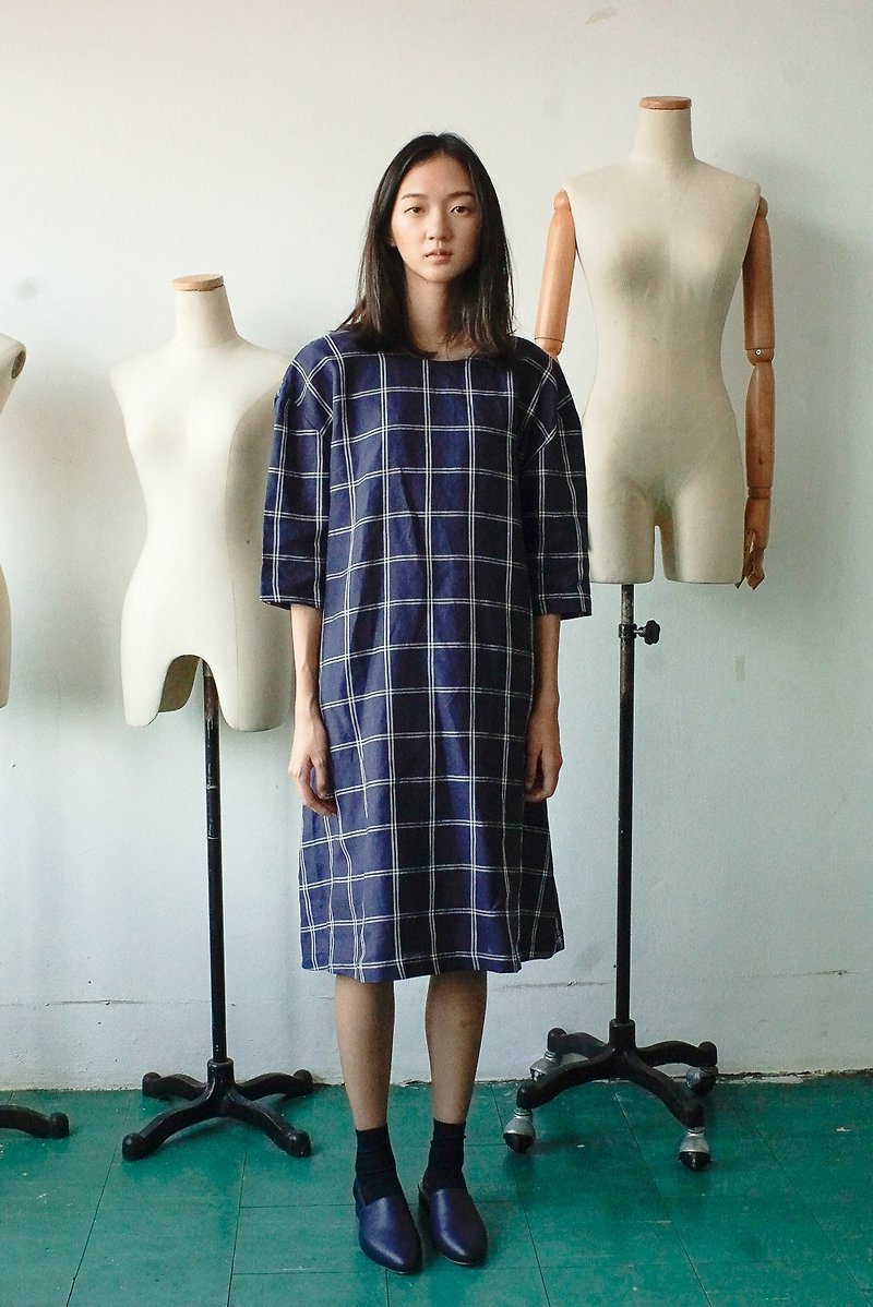 Round Neck Dress - ชุดเดรส - ผ้าฝ้าย/ผ้าลินิน 