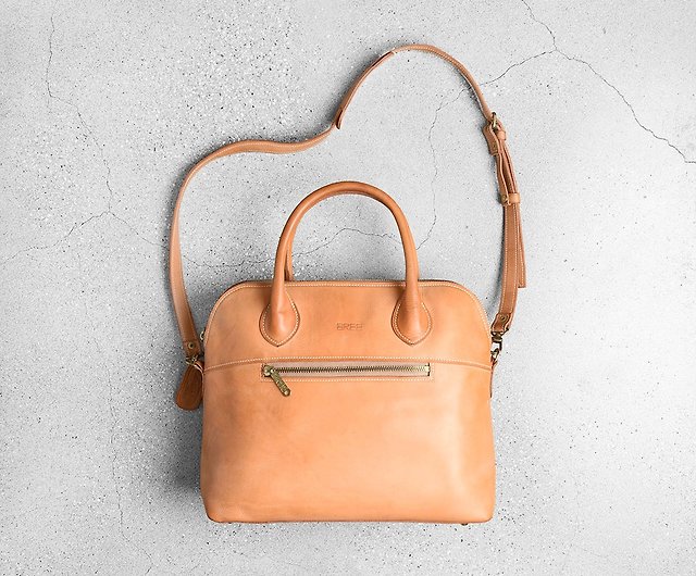 Black Old School Retro Bucket Bag / Crossbody Bag Size:L -Vegetable Tanned  Leather- - Shop totally-handmade Messenger Bags & Sling Bags - Pinkoi