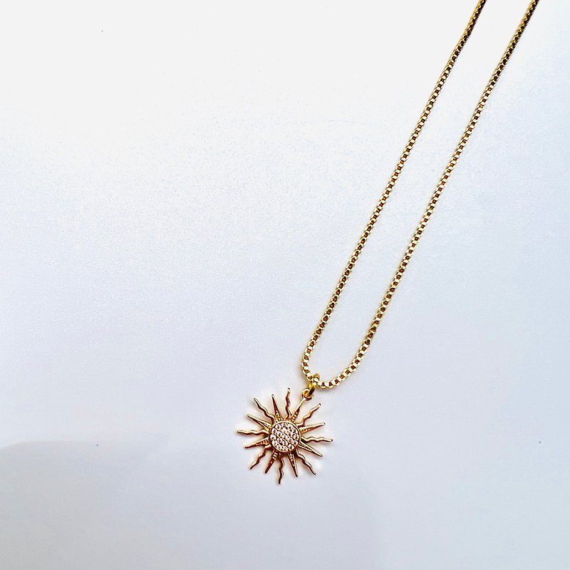 Necklace The Last Flare necklace • 18k Gold Chain Pendant • Casual Jewelry - Necklaces - 24K Gold Gold