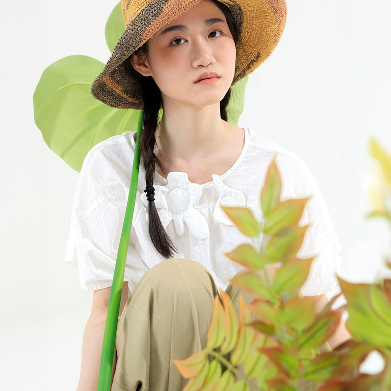 花與蒜頭後綁帶連肩上衣 - 女上衣/長袖上衣 - 棉．麻 白色