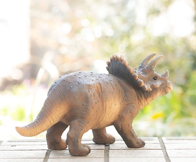 即出荷可ヤフオク! - ポリレジン製 ガーデン彫像 動物 恐竜 トリケラ
