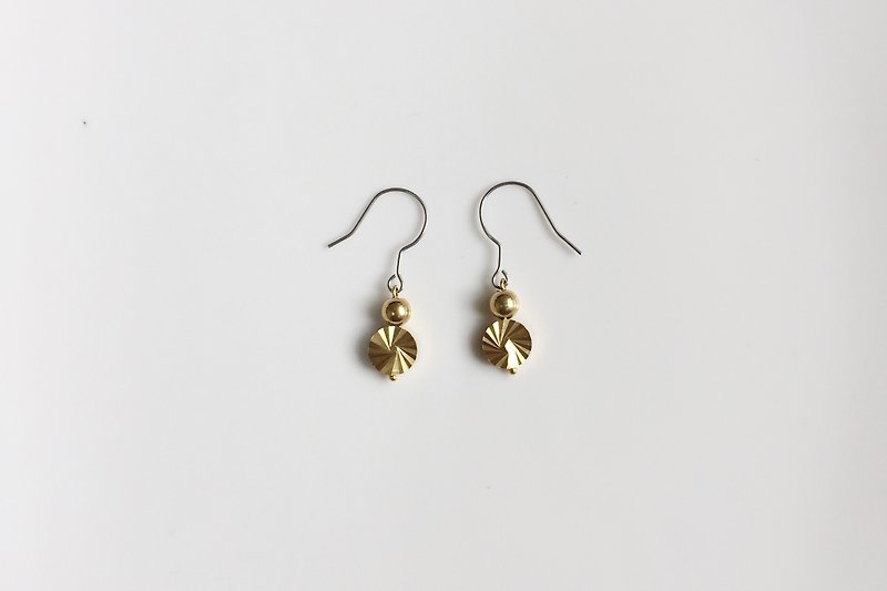 黃銅六花亭 簡約珍珠造型耳環 - 耳環/耳夾 - 寶石 金色