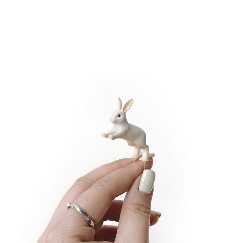 Ninan 泥喃｜水泥手作工作室 (現貨) 盆栽裝飾 兔兔系列-飛躍兔兔 微景觀插飾 擺飾