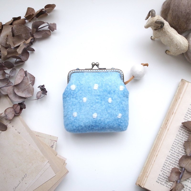 Wool felt kiss lock bag I Denim blue I Square coin purse I Selected wool. Handmade - Coin Purses - Wool Blue