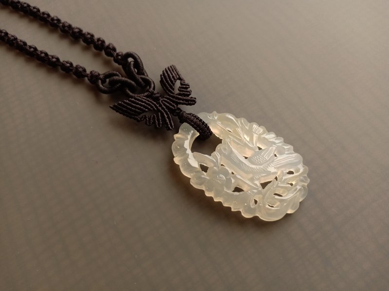 #SD-002 Old Flower and Bird Carved White Agate Handmade Knot Necklace - สร้อยคอ - หยก สีใส