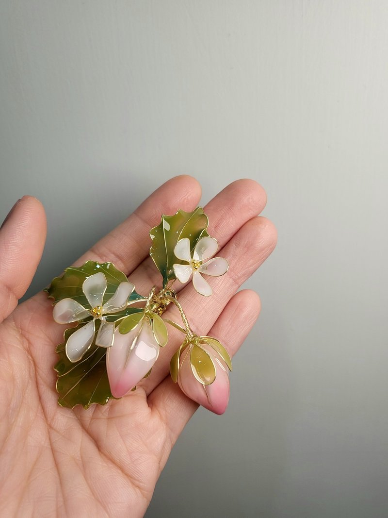草莓。胸針。沾浸藝術花。飾物。生日禮物 - 胸針 - 樹脂 