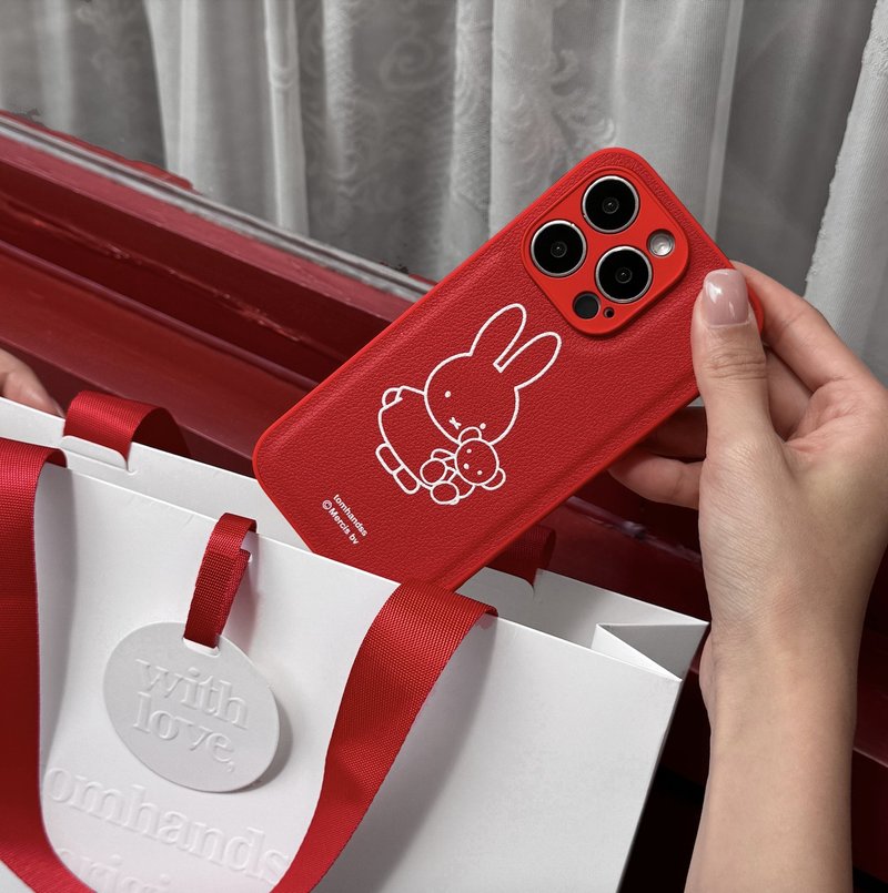 【Pinkoi x miffy】The Classic Miffy紅色PU皮款全包邊手機殼 - 手機殼/手機套 - 其他材質 